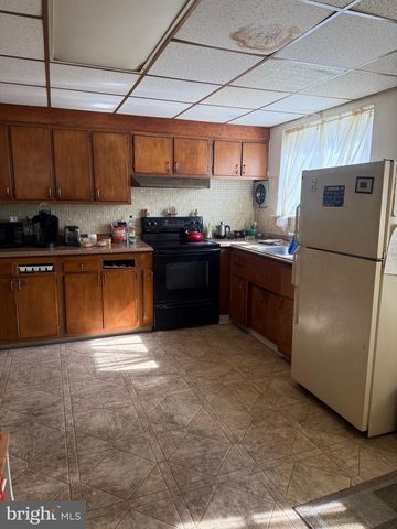 5 ARDMORE AVE, Upper Darby, PA 19082