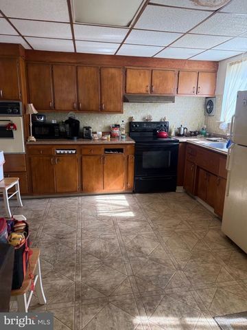 5 ARDMORE AVE, Upper Darby, PA 19082