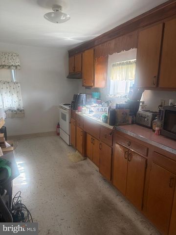 5 ARDMORE AVE, Upper Darby, PA 19082