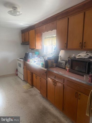 5 ARDMORE AVE, Upper Darby, PA 19082