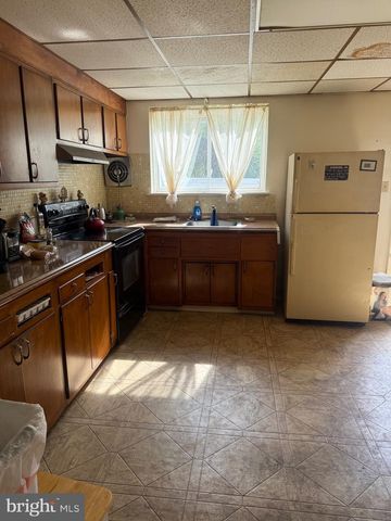 5 ARDMORE AVE, Upper Darby, PA 19082