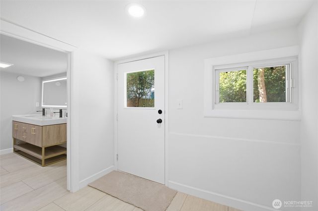 12243 16th Avenue S, Seattle, WA 98168