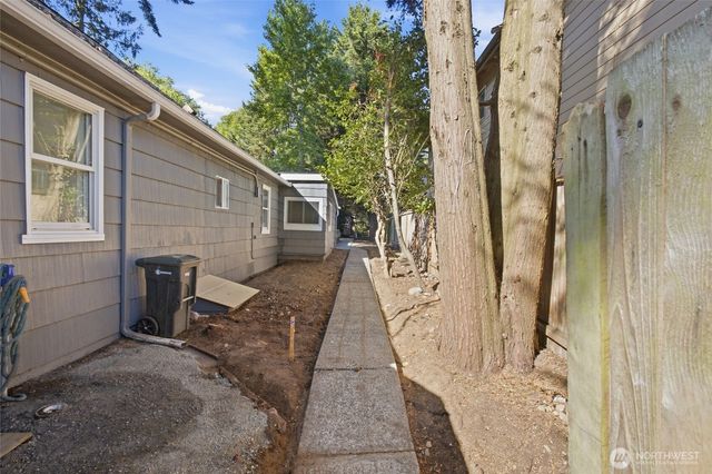 12243 16th Avenue S, Seattle, WA 98168