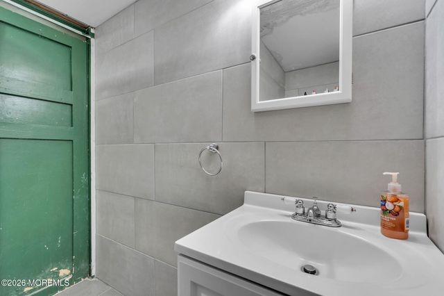 86 Cox Cro Road, Toms River, NJ 08755