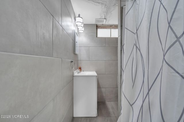 86 Cox Cro Road, Toms River, NJ 08755