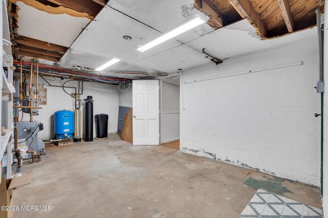 86 Cox Cro Road, Toms River, NJ 08755