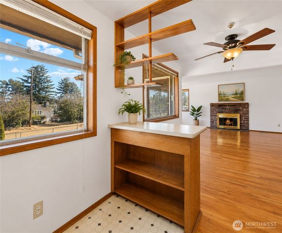 11549 N Park Avenue N, Seattle, WA 98133