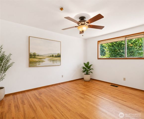 11549 N Park Avenue N, Seattle, WA 98133