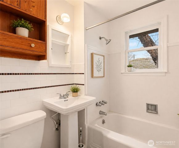 11549 N Park Avenue N, Seattle, WA 98133