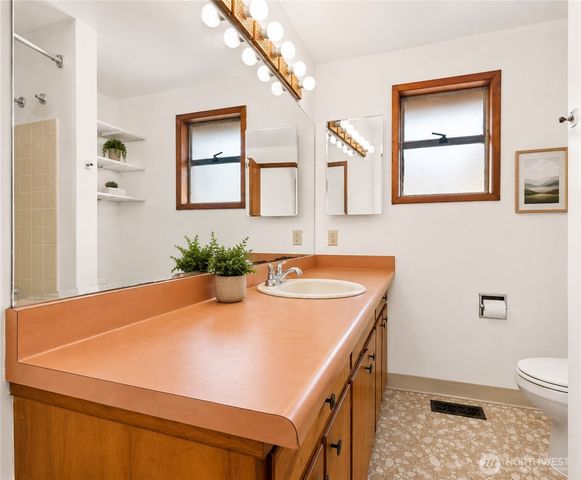 11549 N Park Avenue N, Seattle, WA 98133