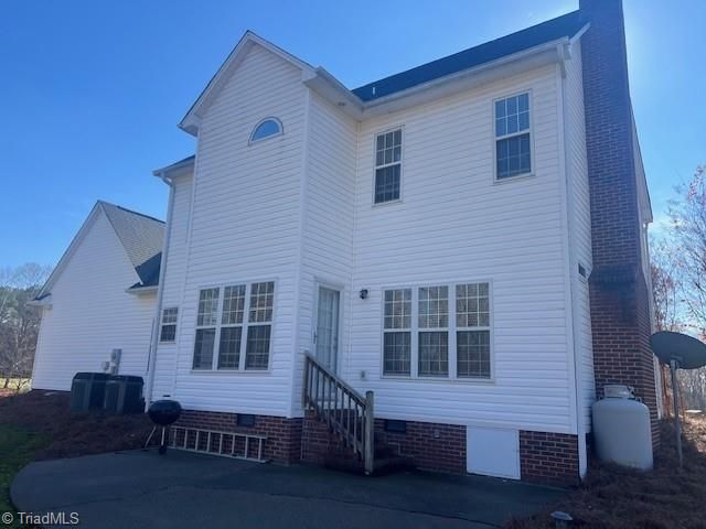 129 Walnut Avenue, Yadkinville, NC 27055