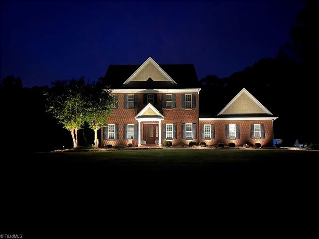 129 Walnut Avenue, Yadkinville, NC 27055