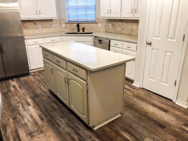 418 Whispering Hills Drive, Duncanville, TX 75137