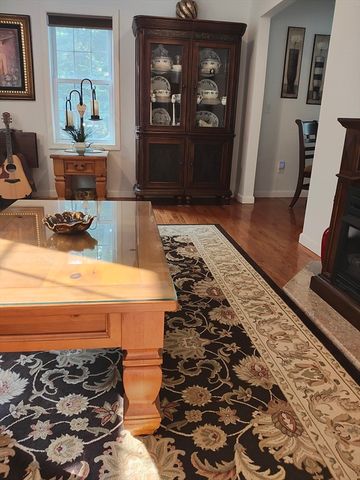 299 River St, Leicester, MA 01524