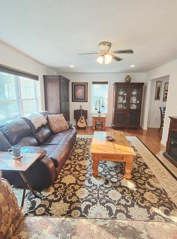 299 River St, Leicester, MA 01524