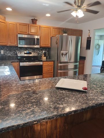 299 River St, Leicester, MA 01524