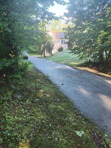 299 River St, Leicester, MA 01524