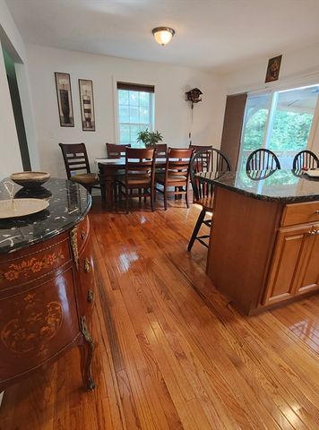 299 River St, Leicester, MA 01524