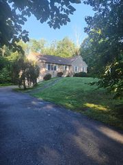 299 River St, Leicester, MA 01524