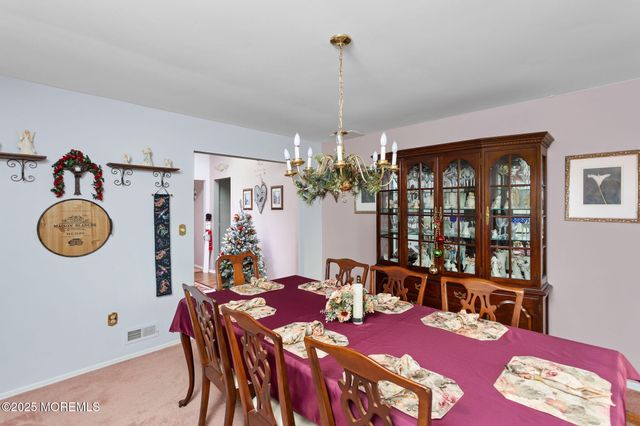 102 Carriage Hill Court, Columbus, NJ 08022