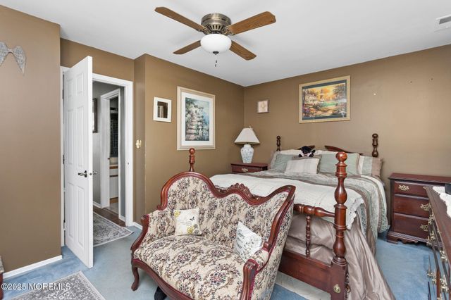 102 Carriage Hill Court, Columbus, NJ 08022