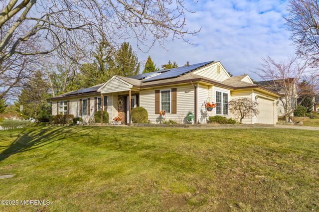 102 Carriage Hill Court, Columbus, NJ 08022