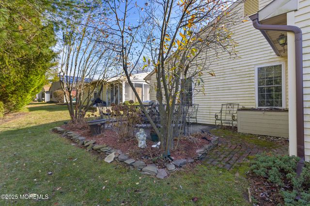 102 Carriage Hill Court, Columbus, NJ 08022