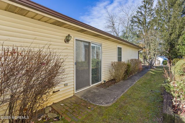 102 Carriage Hill Court, Columbus, NJ 08022