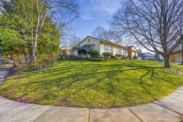 102 Carriage Hill Court, Columbus, NJ 08022