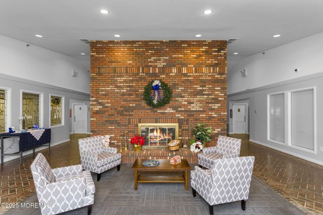 102 Carriage Hill Court, Columbus, NJ 08022