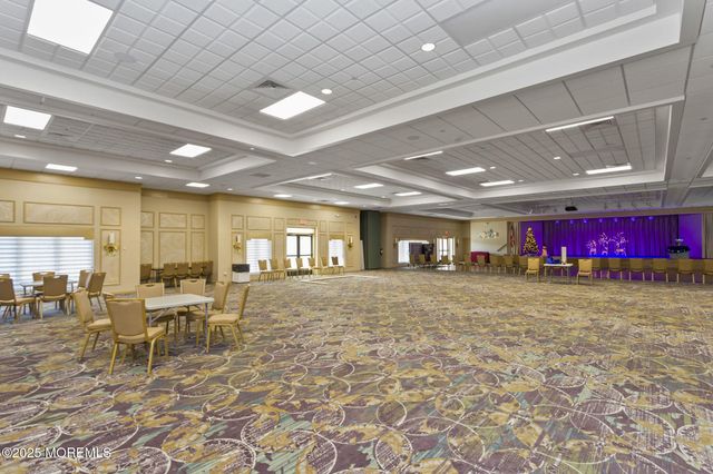 102 Carriage Hill Court, Columbus, NJ 08022