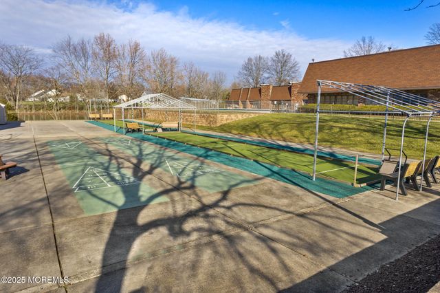 102 Carriage Hill Court, Columbus, NJ 08022