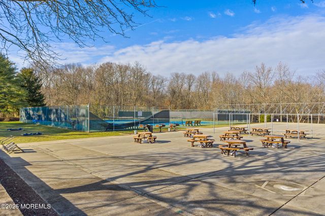 102 Carriage Hill Court, Columbus, NJ 08022