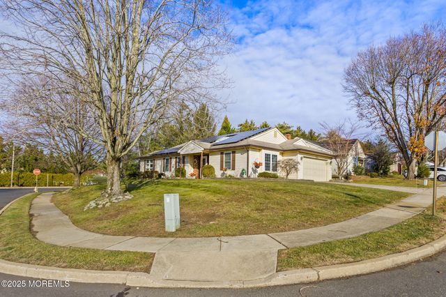 102 Carriage Hill Court, Columbus, NJ 08022