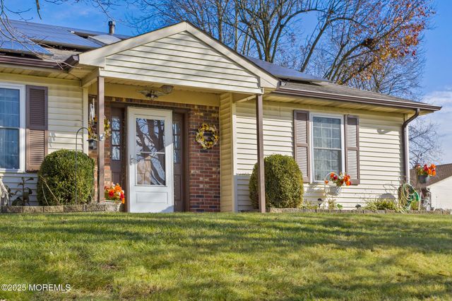 102 Carriage Hill Court, Columbus, NJ 08022