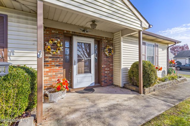 102 Carriage Hill Court, Columbus, NJ 08022