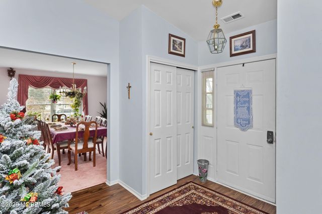 102 Carriage Hill Court, Columbus, NJ 08022