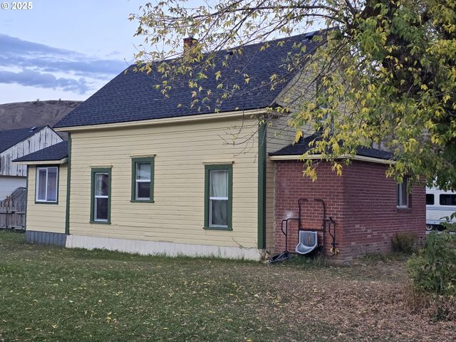 503 W 7TH St, Wallowa, OR 97885
