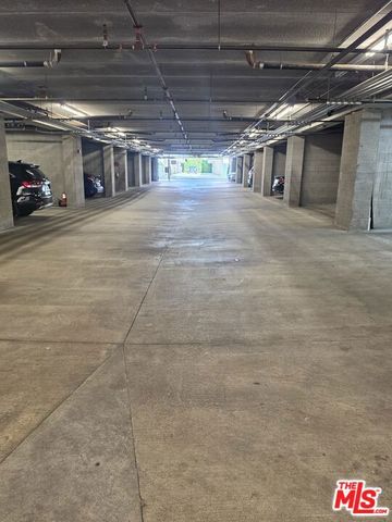 13360 Burbank Boulevard 10, Sherman Oaks, CA 91401