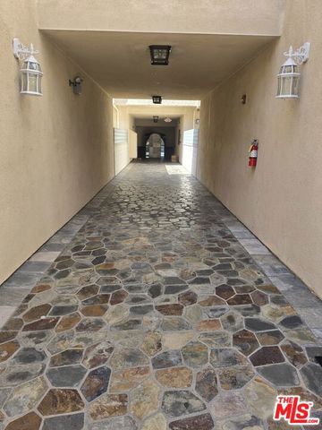 13360 Burbank Boulevard 10, Sherman Oaks, CA 91401