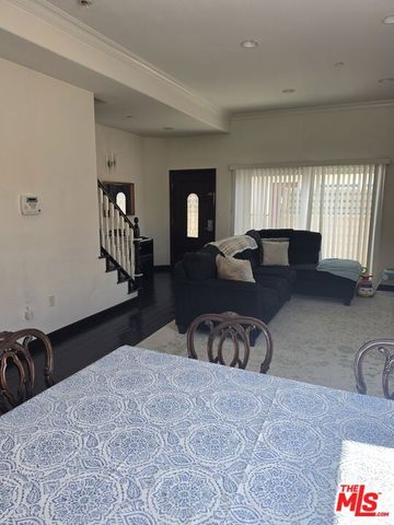 13360 Burbank Boulevard 10, Sherman Oaks, CA 91401