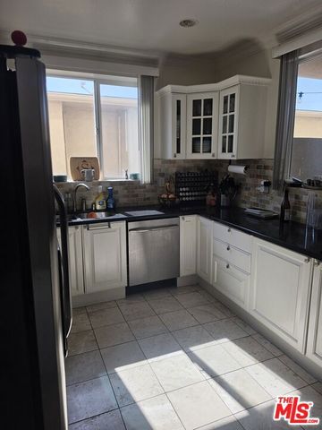 13360 Burbank Boulevard 10, Sherman Oaks, CA 91401