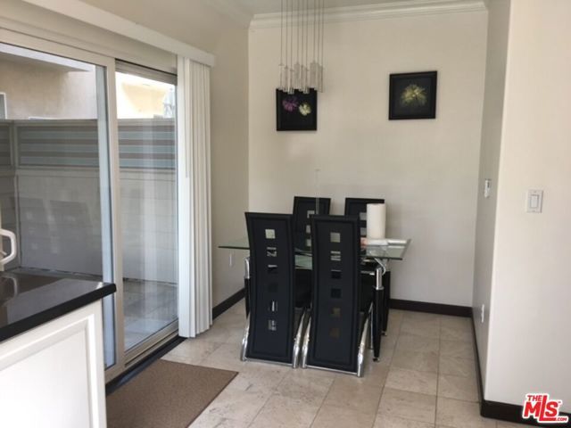 13360 Burbank Boulevard 10, Sherman Oaks, CA 91401