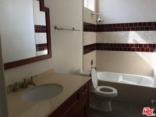 13360 Burbank Boulevard 10, Sherman Oaks, CA 91401