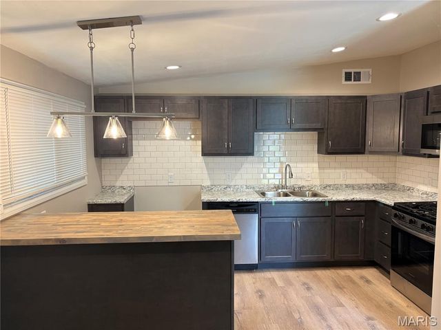 8410 Bayberry Drive, Berkeley, MO 63134