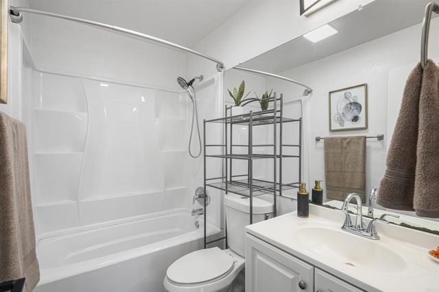 231 Riverview Way, Oceanside, CA 92057