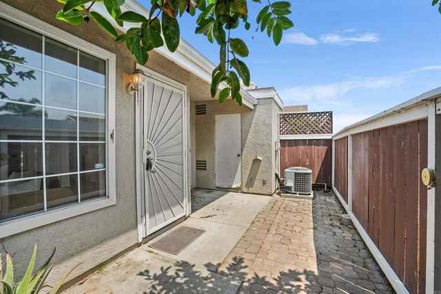 231 Riverview Way, Oceanside, CA 92057