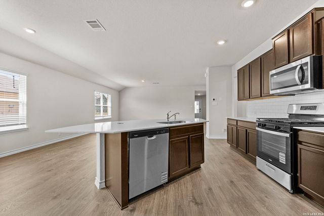 611 Fluted Shoals, Cibolo, TX 78108