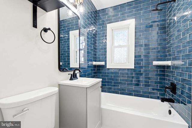 2621 S FOUR MILE RUN DR, Arlington, VA 22206
