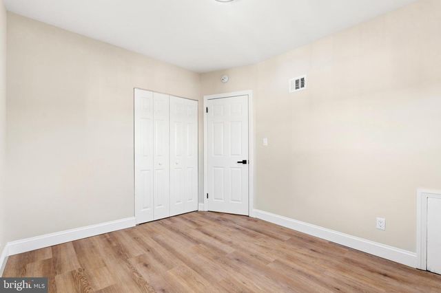 2621 S FOUR MILE RUN DR, Arlington, VA 22206